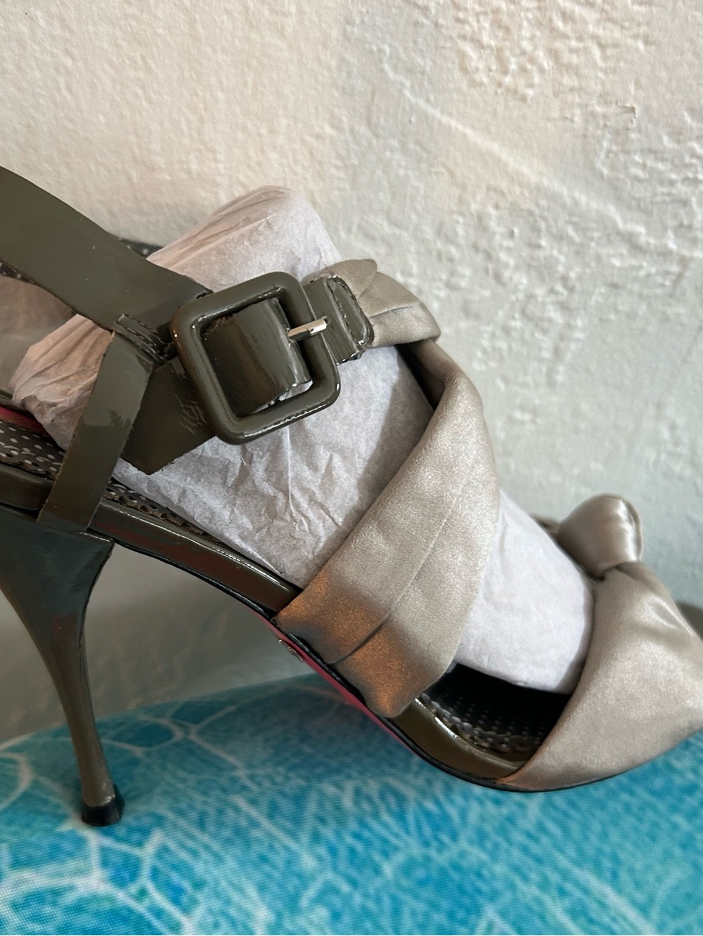Betsy Johnson size 9 Calandra   high heels - pre-owned